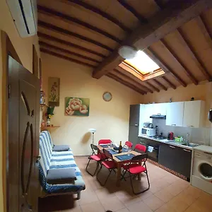 flat-100mt-from-train-station.it-tuscanyhotel.com/